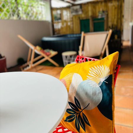 Les Tuiles Rouges Villa Фор дьо Франс Екстериор снимка