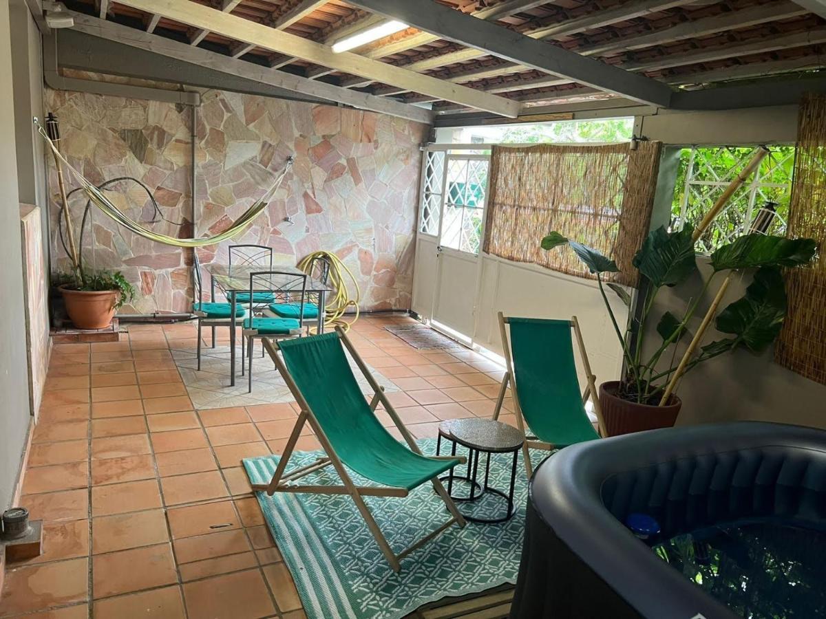 Les Tuiles Rouges Villa Фор дьо Франс Екстериор снимка