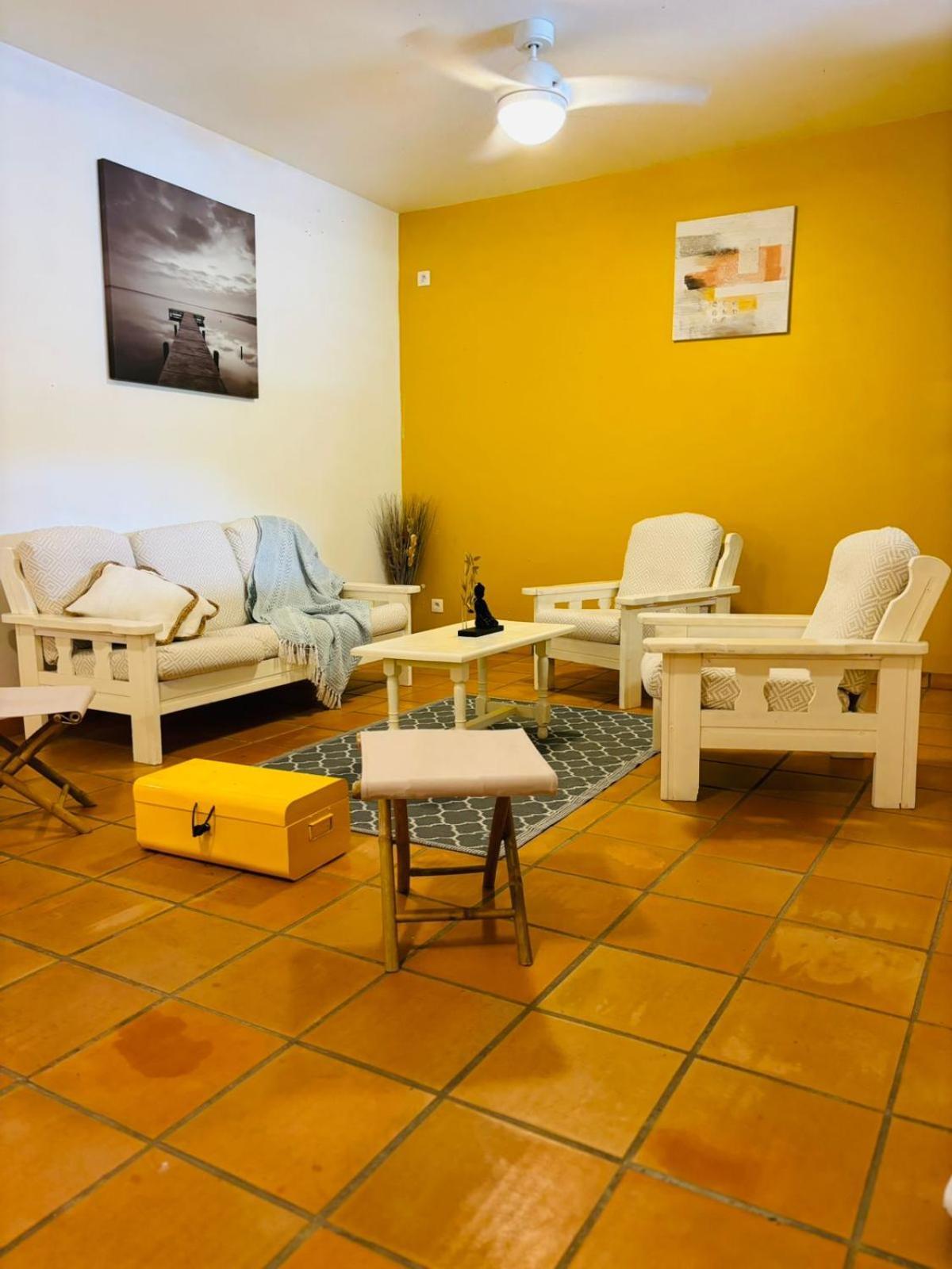 Les Tuiles Rouges Villa Фор дьо Франс Екстериор снимка